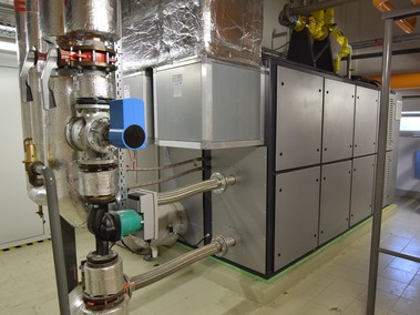 Kogenerační jednotka na zemní plyn je hlavním zdrojem tepla a elektřiny pro nemocnici