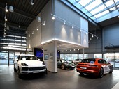 Inovativní svítidla Zumtobel dokonale ladí s&nbsp;prémiovou architekturou a&nbsp;nezaměnitelným designem značky Porsche.