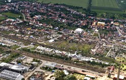 Pohled na obec Mikulčice z leteckého průzkumu 25. 6. 2021 (Zdroj: Souhrnná zpráva ČHMÚ)