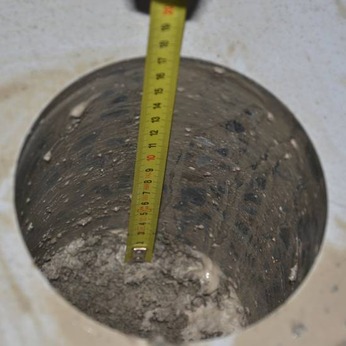 Obr. 5 Jádrový vývrt, z něhož byla zjištěna průměrná hodnota tloušťky podlahy 171,5 mm