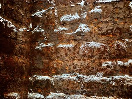 Detail zdiva se sanitrem (Foto: První vodojem, Petr Brandejský)