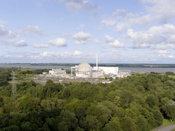 Demontáž světového šampiona. Až do svého odstavení v&nbsp;březnu 2011 držela jaderná elektrárna Unterweser světový rekord v&nbsp;množství vyrobené energie s&nbsp;305 miliardami&nbsp;kWh elektřiny. (foto: PreussenElektra GmbH)