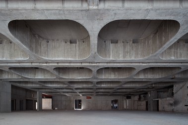 Rekonstrukce stropn partie velkho slu z pedpjatho pohledovho betonu