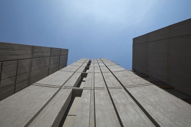 Sanovan povrch historickho monolitu na vertikle severn technologick ve