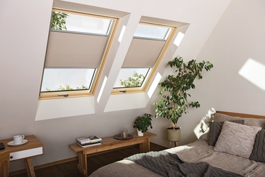 Pro zven komfortu ivota v podkrov je dobr sten okna vybavit tak stnicmi doplky.