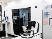 Výpočetní tomografie (CT): Jedná se o&nbsp;komoru, do které lze vstoupit dvěma černými posuvnými dveřmi. Uprostřed komory se nachází otočný talíř, na který se umisťují jednotlivé komponenty nebo i&nbsp;celá čerpadla, která pracovníci v&nbsp;oddělení pro řízení kvality prověřují pomocí CT.