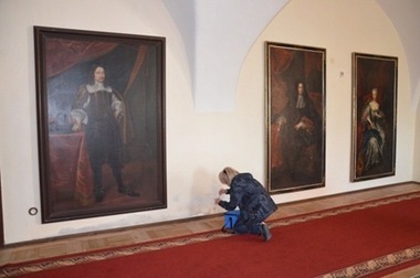 Obr. 3: Odběr vzorku stěrů na zámku Jindřichův Hradec
