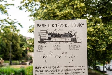 Obr. 12. Informan tabule v parku U Knsk louky