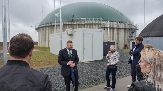 Za dvěma vstupními fermentory je společný další, tzv. dofermentor