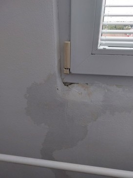 Nevhodn utsnn parapet a prsak dsledkem nedokonalho utsnn