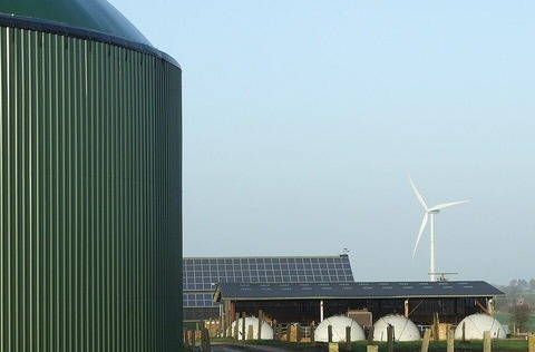 BPS lze využít jako flexibilní doplňek intermitentních OZE. Na obrázku fermentor BPS na statku v obci Horstedt v Dolním Sasku. Zdroj: Wikimedia