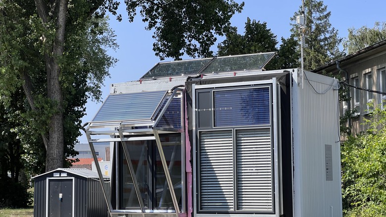 Dynamická energetická simulácia budovy s aplikáciou ekologickej modulárnej adaptívnej fasády