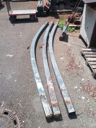 Obr. 13: Srovnání výsledných deformací nosníků po zkoušce, zleva: nechráněný, chráněný 2× OSB, a chráněný 1× OSB