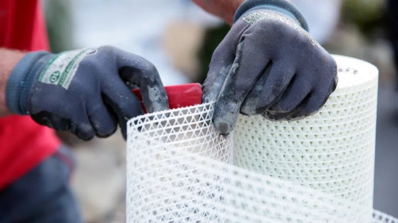 Tříosá perlinka od Weber zajistí větší odolnost fasádních systémů