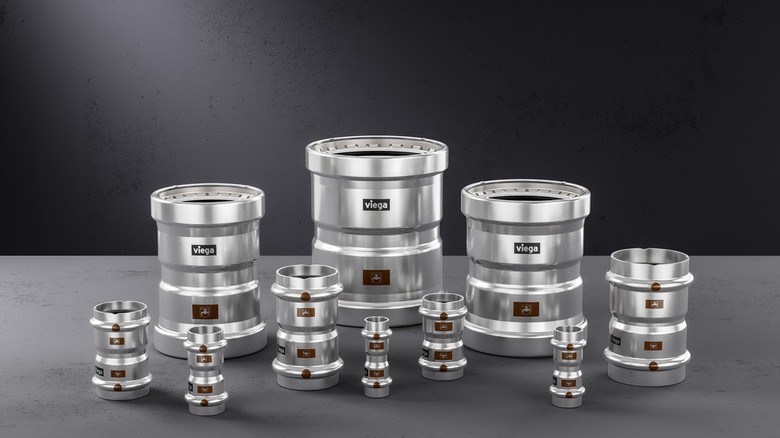 Potrubn systm Viega Temponox s nerezovmi lisovacmi spojkami (chrom-nikl) je k dispozici v irok kle rozmr od 15 do 108 mm. (foto: Viega)