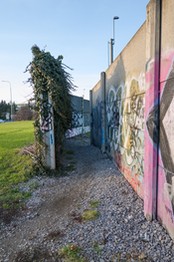 Neoficiln pchod ke koleji . 2