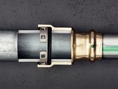 Viega Megapress: Nové přechodové kusy pro instalace pitné vody Aktuální model 4213.2 je od výrobního data 12. září 2025 certifikován také pro instalace se silnostěnnými nerezovými trubkami. Ověření data výroby je možné prostřednictvím štítku na výrobku, kde je datum umístěno nad čárovým kódem obalu. (foto: Viega)