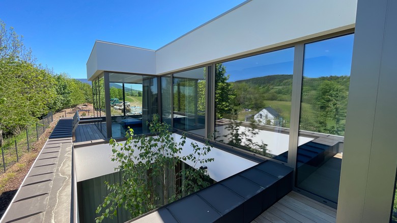 Hliníková okna WELL OKNA se skrytým větracím křídlem - nový standard moderní architektury