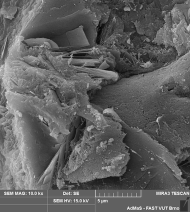 Obr. 18a Mikrostruktura desek 03PR před vystavením proměnlivé relativní vlhkosti okolního prostředí