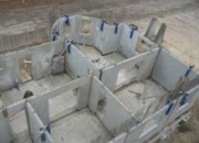 Obr.&nbsp;4b Realiz�cia prototypu montovan�ho domu IDA&nbsp;I. [Kal�s]