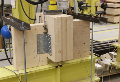 Obr.&nbsp;4b: Zku�ebn� vzorek b�hem experimentu