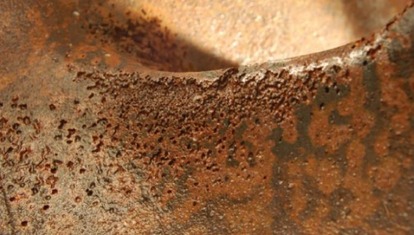 Obr.&nbsp;4 Kavita�n� eroze na ob�n�m kole �erpadla