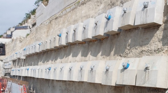 Obr.&nbsp;14a – �elezobet�nov� kotevn� hlavice, pr�padne dvojhlavice