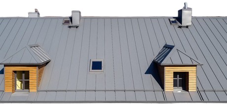 Nov� povrchov� �prava Granite Comfort RAL 7016, kter� zabra�uje p�eh��v�n� plechov� krytiny v hork�ch letn�ch dnech. Zdroj: Evromat