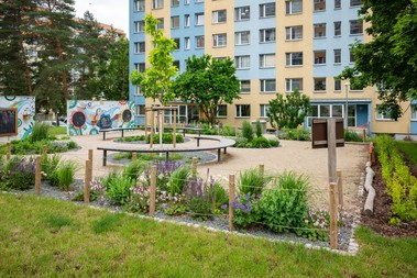 Prom�na s�dli�t� v Praze 12. Adapterra Awards 2025 – finalist�. Zdroj: Nadace Partnerstv� (Vojta Herout)