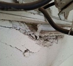 Obr.&nbsp;10: Kotvenie pomocnej kon�trukcie k&nbsp;doln�mu p�su v�zn�ka