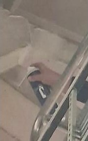 Obr.&nbsp;4: Endoskopia sp�nan�ch v�zn�kov: b)&nbsp;�istenie otvoru stla�en�m vzduchom