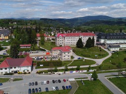 Nemocnice Jilemnice řešila energetickou efektivitu. Ročně díky řešení od E.ON Energy Solution ušetří na dodávkách tepla i za osvětlení.