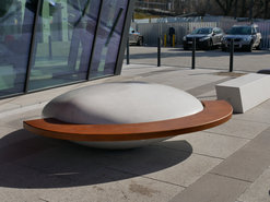 Městský mobiliář. Foto: Petr Brandejský