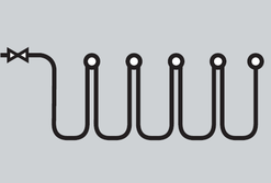 Obr.&nbsp;6 Spôsoby vedenia pripájacích potrubí vodovodu. b&nbsp;–&nbsp;sériové