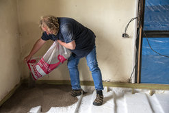 Suchá plovoucí podlaha Liapor – aplikace vyrovnávacího podsypu Liapor