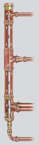 Obr.&nbsp;9 Systém In liner „rúrka v&nbsp;rúrke“ pre cirkuláciu studenej (aj teplej) vody. b&nbsp;–&nbsp;prierez potrubím systém Smartloop Inliner Viega, c&nbsp;–&nbsp;päta stúpacieho potrubia s&nbsp;prívodným a cirkulačným potrubím [f.&nbsp;Viega]