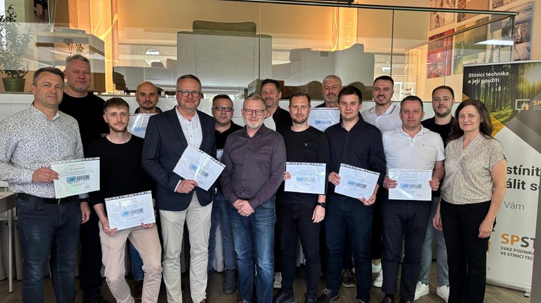 Absolventi kurzu ES-SO Smart Solar Shading Advisor ve Velké Bíteši, 23. 4. 2026. Firmy, jejichž zaměstnanci tento kurz absolvovali, mají právo používat jeho logo při své obchodní komunikaci.