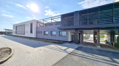 Přední blok z ulice. Foto: MND