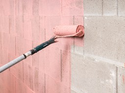 Aplikace kontaktního můstku Baumit BetonKontakt na broušené betonové tvárnice BEST-ROCK