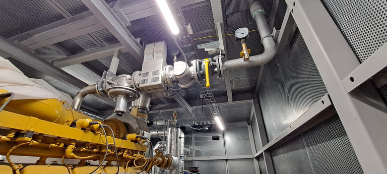Ročně je jednotka schopná vyrobit přibližně 3 300 mWh elektřiny a současně pokrývat významnou část potřeby tepla pro lokální odběratele