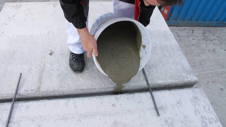 Baumit FillBeton je expanzivní betonová směs pro zalévání železobetonových konstrukcí, kotvení ocelových prvků, vyplňování dutin a zmonolitnění prefabrikovaných skeletů. Baumit FillBeton je expanzivní betonová směs pro zalévání železobetonových konstrukcí, kotvení ocelových prvků, vyplňování dutin a zmonolitnění prefabrikovaných skeletů.