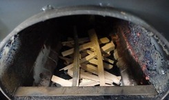 Obrázek&nbsp;2b Způsob přikládky „Zápal dolů&nbsp;1“