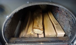 Obrázek&nbsp;1b Způsob přikládky „Zápal nahoru“