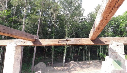Obr.&nbsp;17a Původní konstrukce s&nbsp;rozpěrami