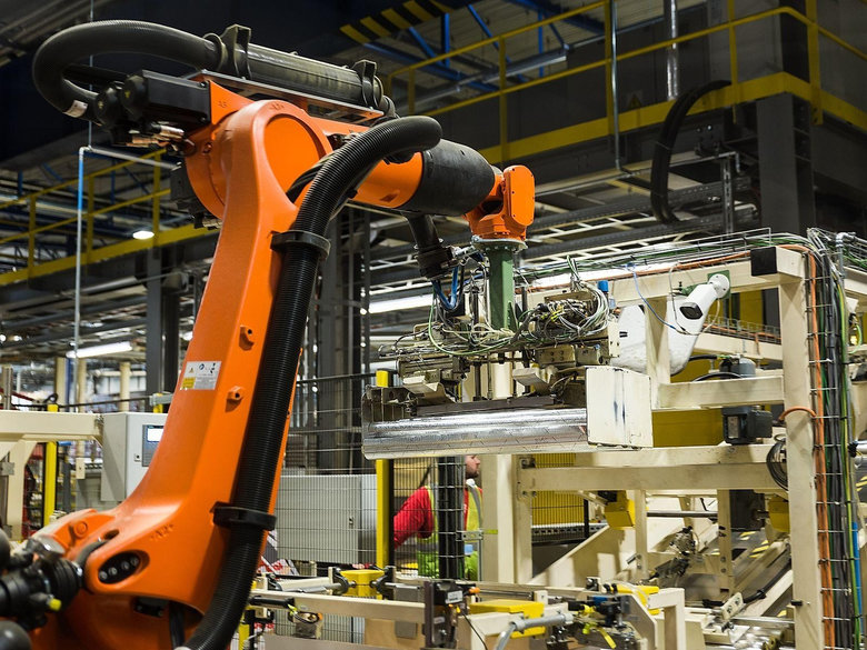 Robotizovaná výroba potrubních izolačních pouzder v továrně ROCKWOOL v Bohumíně