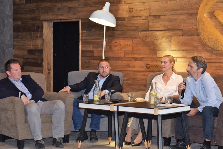 Diskusia k projektu budovy EKOM Pieany – zava : Jan Bene PRODAN, Martin Gl NEUDOEFLER, Hana Ovesn CEO SKGBC, Adam Cifra DELTA