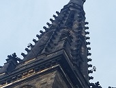 Ilustrační obrázek, fiála a kraby na gotických věžích