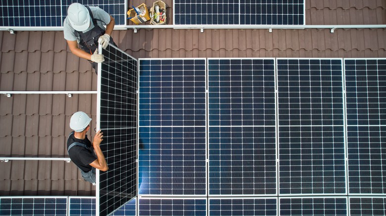 Komunitní energetika táhne. Pětina chalupářů už má solární systém, třetina ho zvažuje