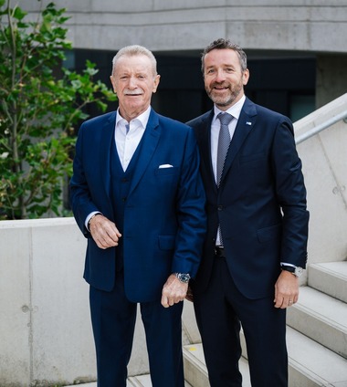 Zakladatel firmy Václav Vodrážka a jeho syn Jan, majitel SSI Group