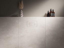 Maxim�ln� minimalistick� je oblo�iteln� ovl�dac� deska Visign for Style 22, kter� se dokonale za�le�uje do obkladu a podtrhuje harmonick�, modern� design koupelny. (foto: Viega)